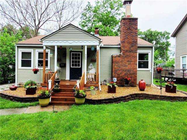 406 NE Douglas St Lee's Summit, MO 64063