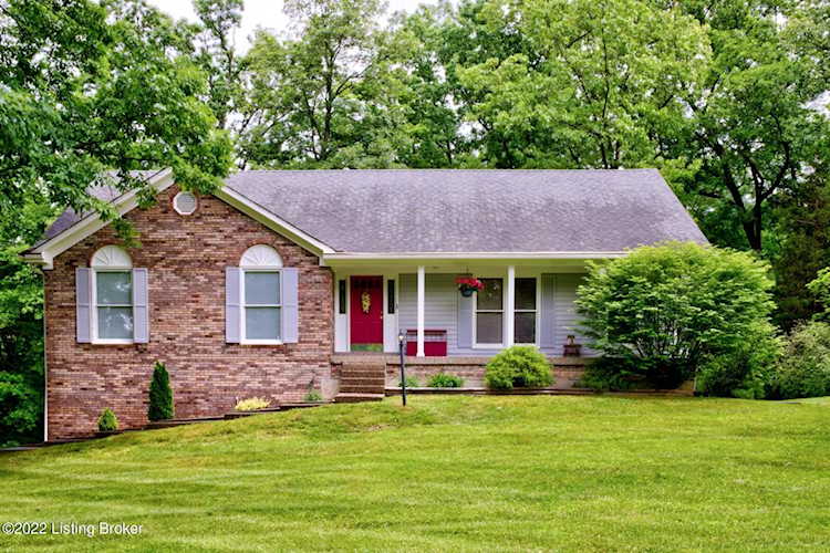 3001 Pin Oak Dr La Grange, KY 40031