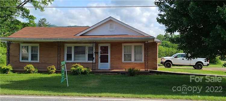 5268 Pigeon Rd Waynesville, NC 28786