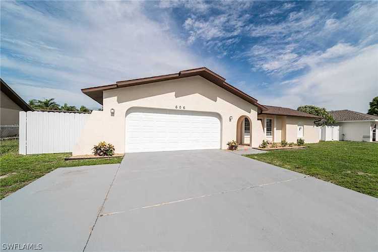 606 SE 20th Ct Cape Coral, FL 33990 | MLS 222041050 Photo 1