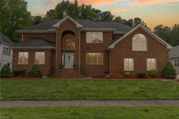 1549 Crystal Lake Dr Portsmouth, VA 23701