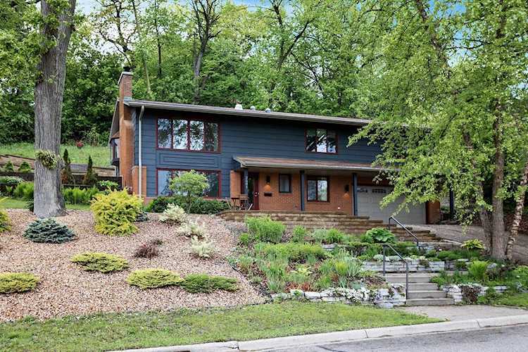 2601 Kyle Avenue N Golden Valley, MN 55422