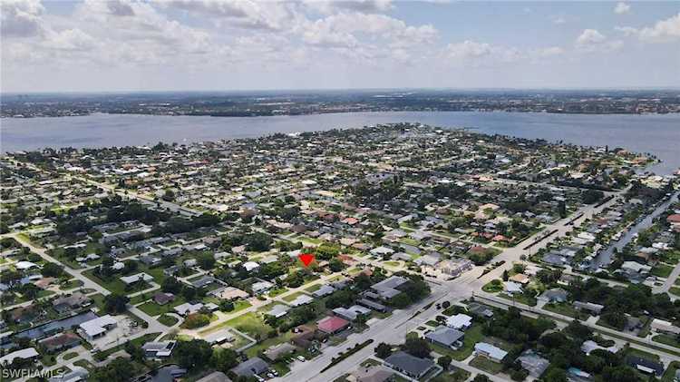5221 York Ct Cape Coral, FL 33904 | MLS 222041077 Photo 1