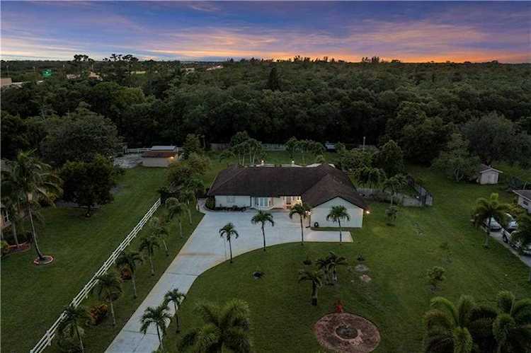 5831 NW 80th Ter Parkland, FL 33067