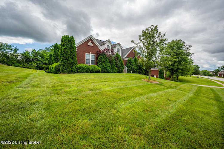 819 Oak Creek Dr Mt Washington, KY 40047