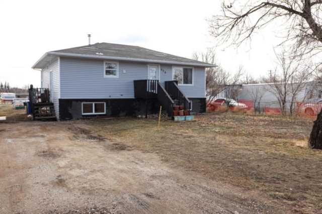 428 2 St Suffield, AB T0J 2