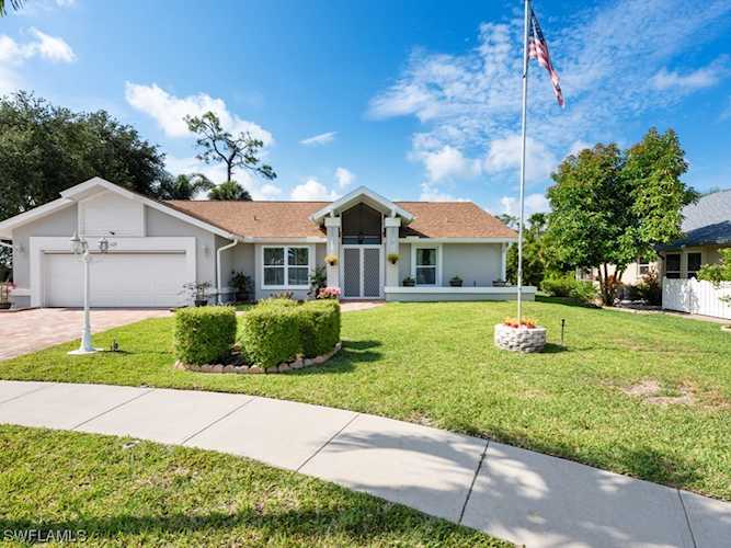 109 Leanore Ct Naples, FL 34112