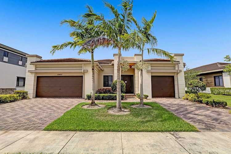 10465 S Lago Vista Circle Parkland, FL 33076