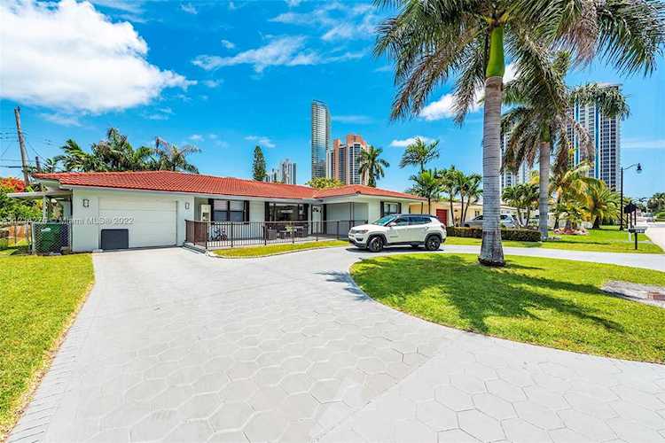 221 186th St Sunny Isles Beach, FL 33160
