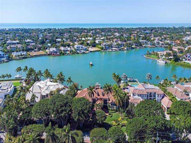 1676 Galleon Dr Naples, FL 34102