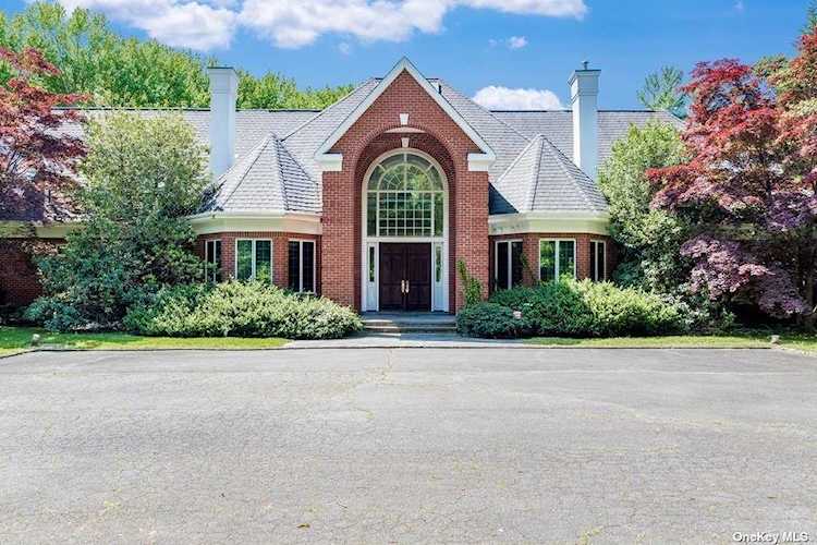 3 Hunting Lane Old Westbury, NY 11568
