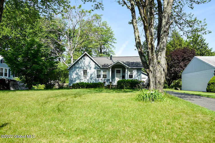 16 Brookview Ave Delmar, NY 12054