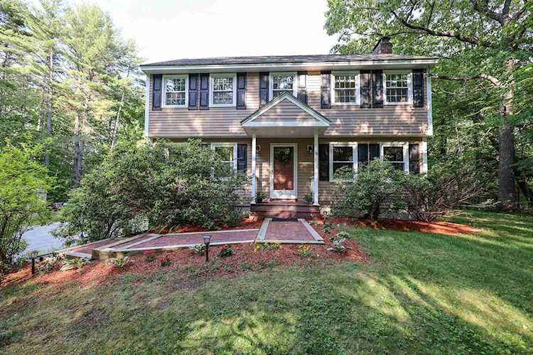 10 Wentworth Dr Bedford, NH 03110