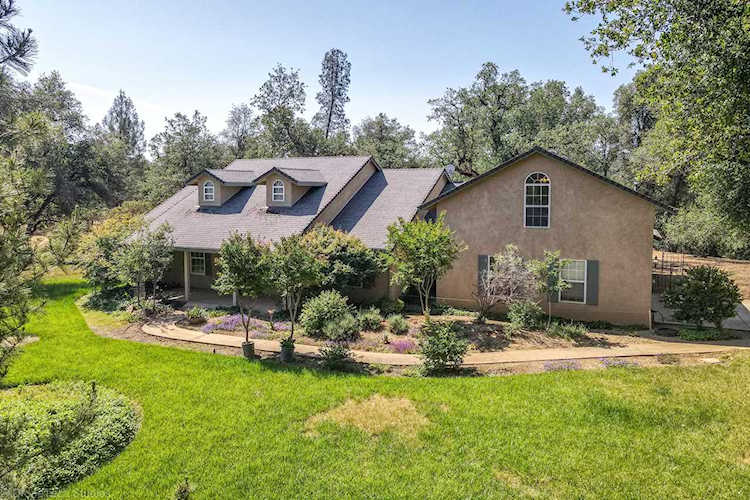 3290 Mansee Dr Cottonwood, CA 96022