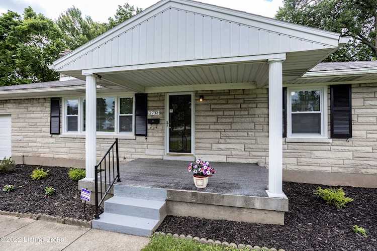 2733 Shannon Dr Louisville, KY 40220
