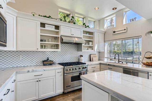 2327 Terraza Ribera Carlsbad, CA 92009