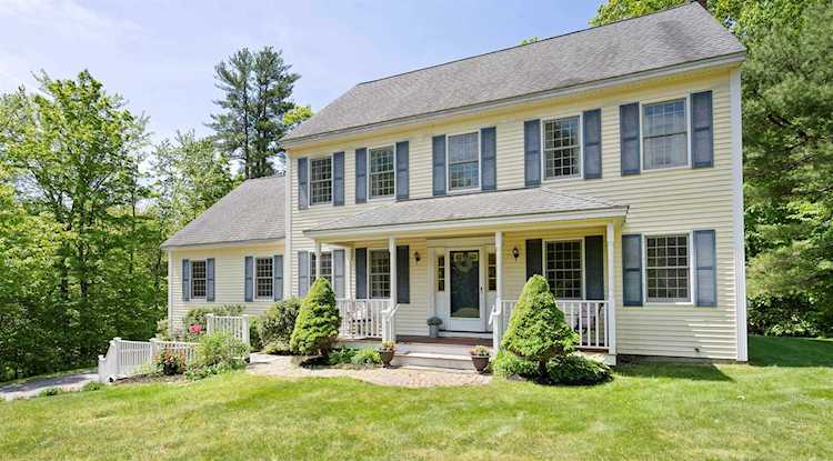 22 Brook Crossing Rd Brentwood, NH 03833