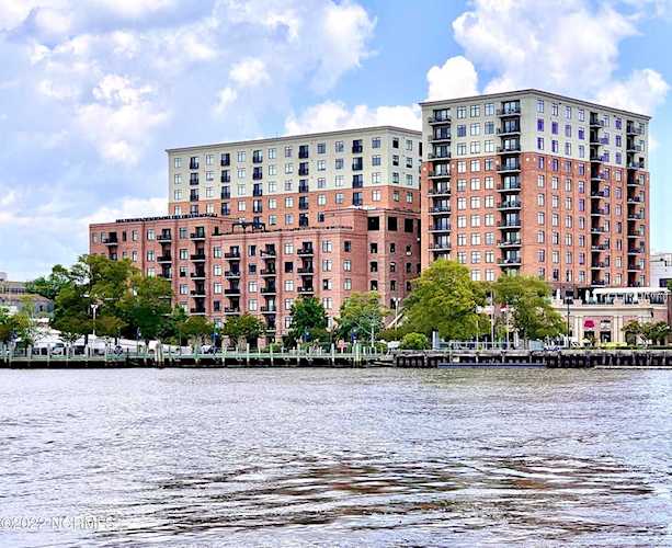 Real Estate & property in Wilmington NC at 240 N Water Street in the River Place community Photo 1