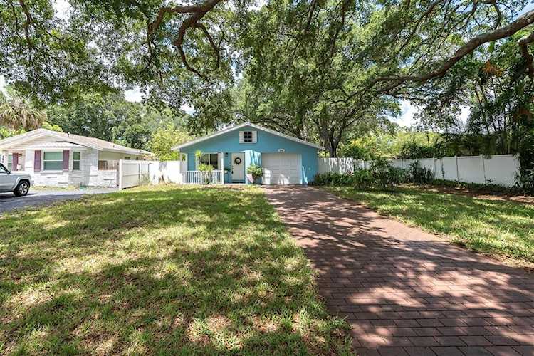 2000 Country Club Rd N St. Petersburg, FL 33710