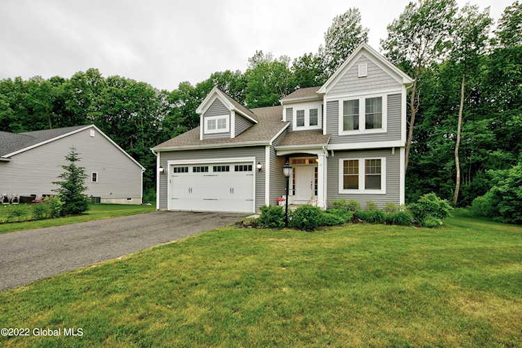 12 Greenbrier Way Halfmoon, NY 12065