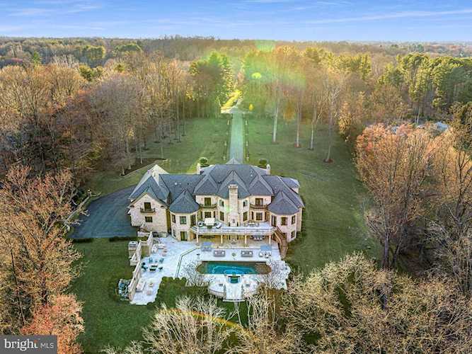 633 River Bend Rd Great Falls, VA 22066