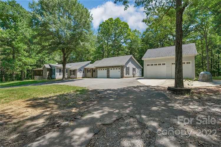 5922 Quarter Rd Lake Wylie, SC 28212