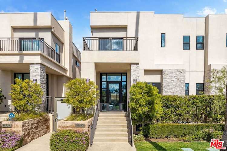 18725 Redwing St Tarzana, CA 91356