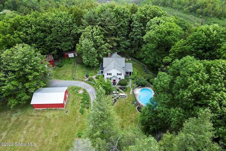 122 Martin Rd Voorheesville, NY 12186