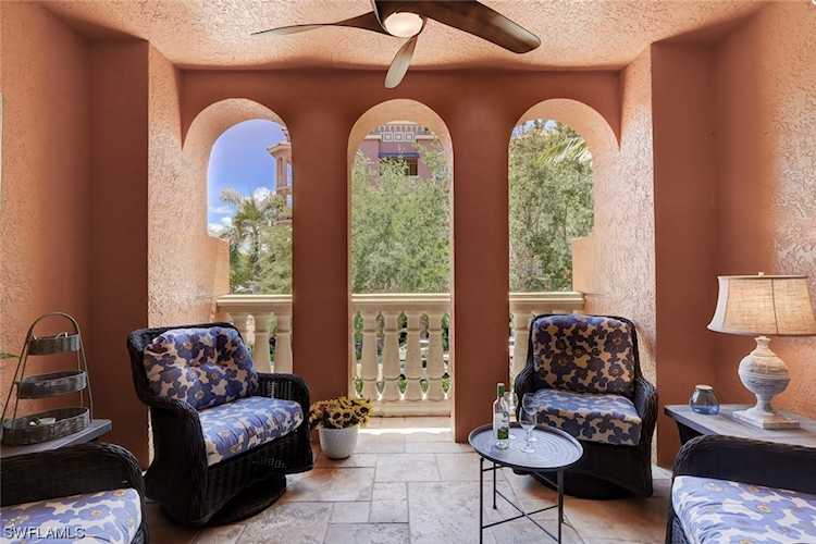 410 Bayfront Pl #2202 Naples, FL 34102
