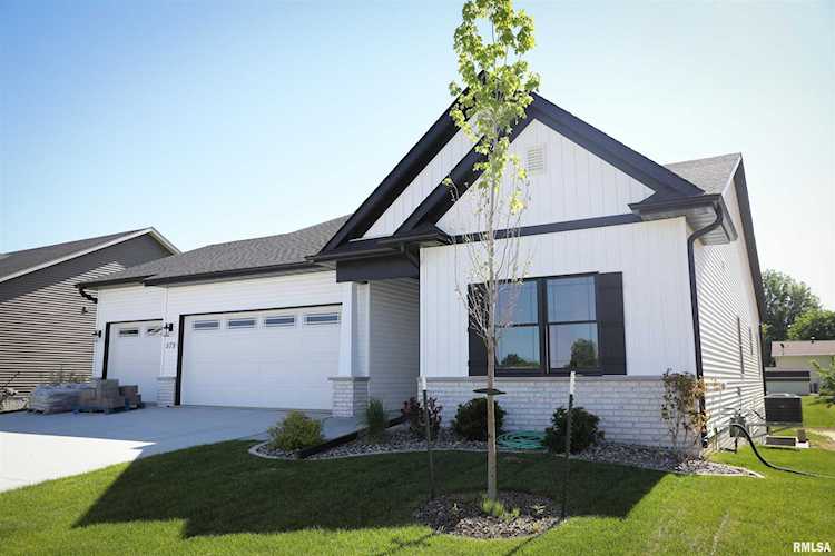 579 Kevin Rd Blue Grass, IA 52726