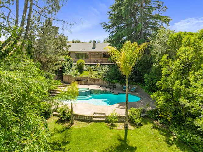 17785 Holiday Dr Morgan Hill, CA 95037