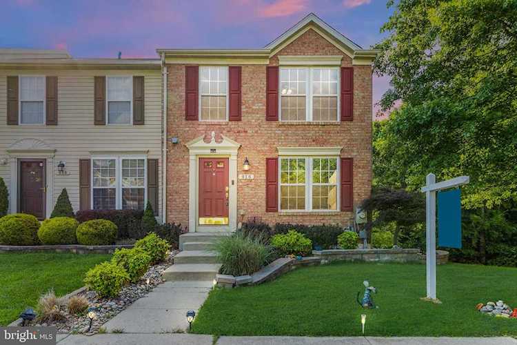 916 Deerberry Ct Odenton, MD 21113