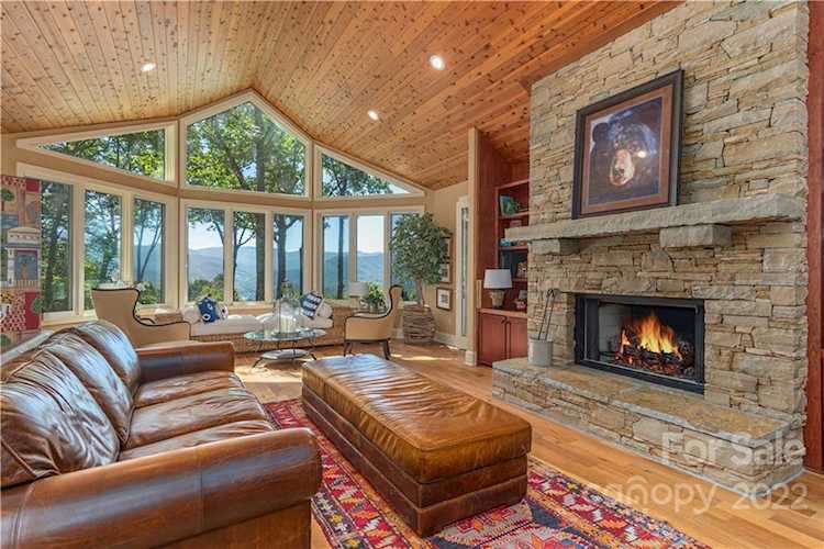 931 Rocky Knob Rd Waynesville, NC 28786