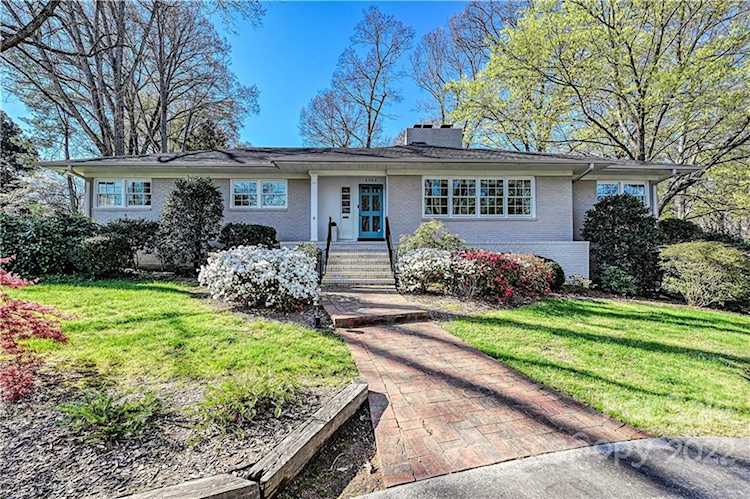 2700 Wintergreen Dr Charlotte, NC 28211
