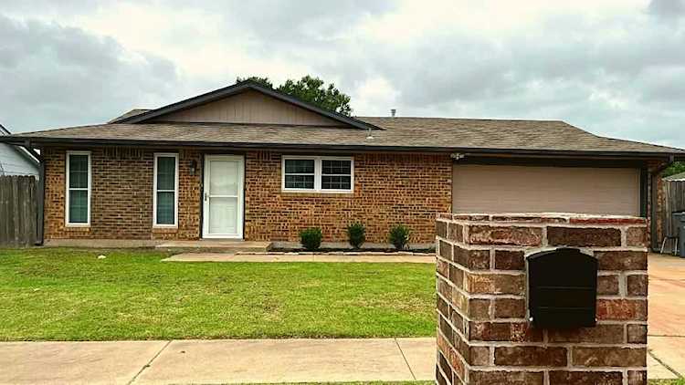 503 SW 70th St Lawton, OK 73505