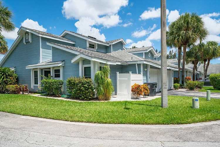 3829 E Island Club Circle Lake Worth Beach, FL 33462