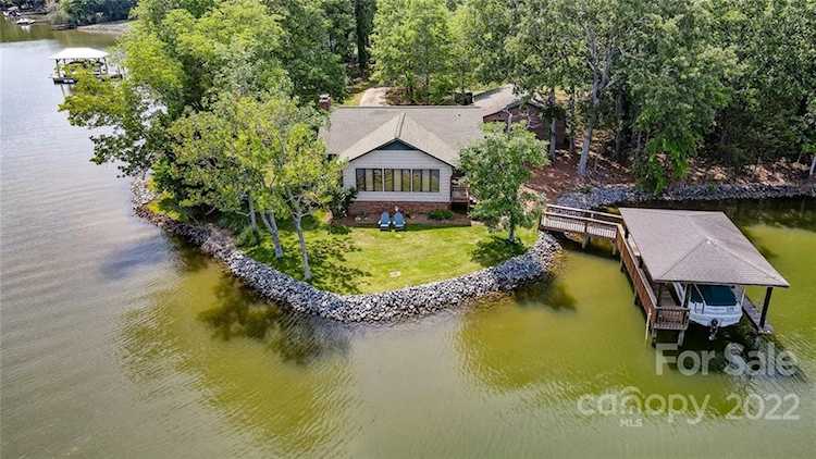 5818 Fiesta Rd Lake Wylie, SC 29710