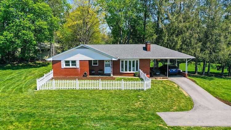 214 Scott St Lewisburg, WV 24901