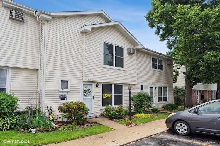 329 Driftwood Ln Aurora, IL 60504