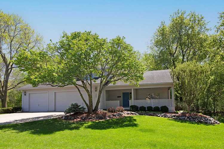 2607 Woods Trail N Burnsville, MN 55306