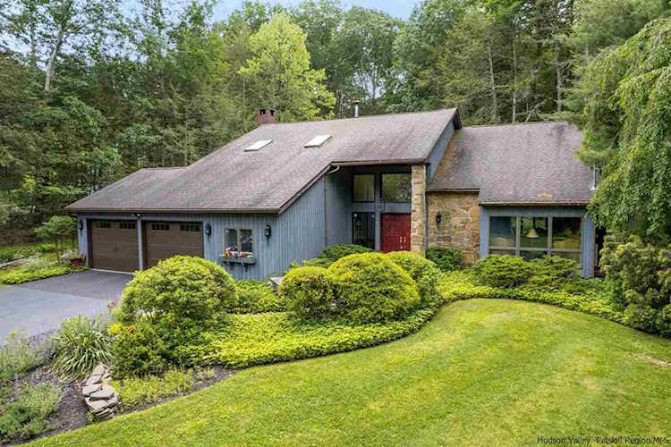 15 Ryan Dr West Hurley, NY 12491