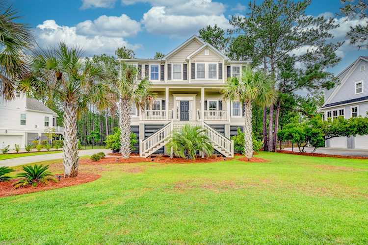2016 Brick Kiln Parkway Mount Pleasant, SC 29466