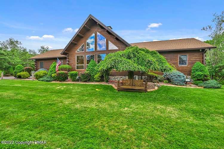 17 Geiger Ln Albrightsville, PA 18210