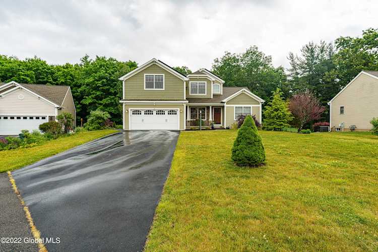 35 Gadwall Dr Waterford, NY 12188