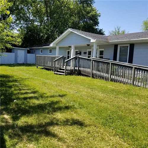 523 W Plum St Anderson, IN 46017