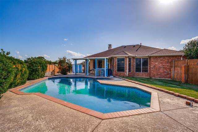2704 Oak Creek Mesquite, TX 75181