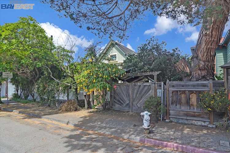 2837 Myrtle St Oakland, CA 94608