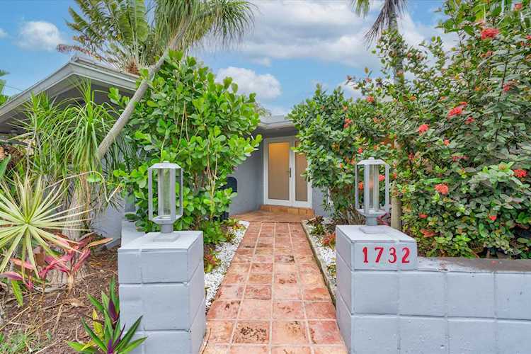 1732 NE 36th Street Oakland Park, FL 33334