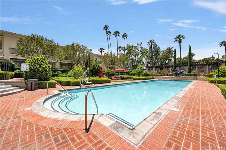 112 S Orange Grove Blvd #208 Pasadena, CA 91105