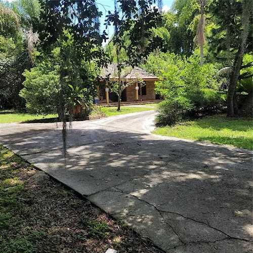 751 Crenshaw Lake Rd Lutz, FL 33548